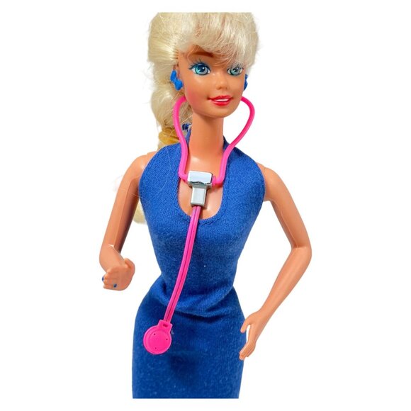 Doctor Barbie Mattel 1995 in Original Clothing with Working Stethescope Beats - Picture 7 of 8